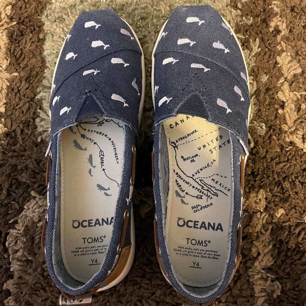Toms  Size 4